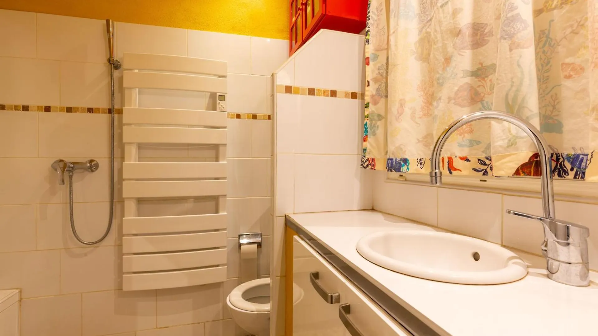 Dorm Hostel Camp Backpackers Marseille
